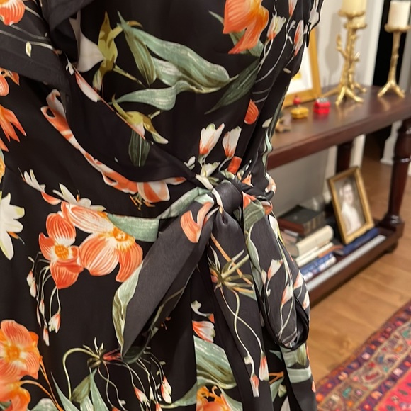 Wrap style floral print dress - Picture 4 of 7